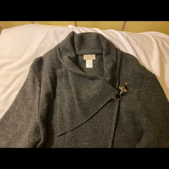 Wool Bell Shawl - Picture 2 of 3